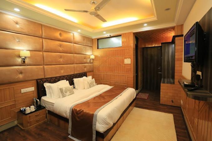 The Opal Oasis Hotel Srinagar (Jammu and Kashmir)
