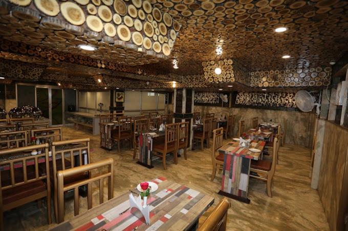 The Opal Oasis Hotel Srinagar (Jammu and Kashmir)