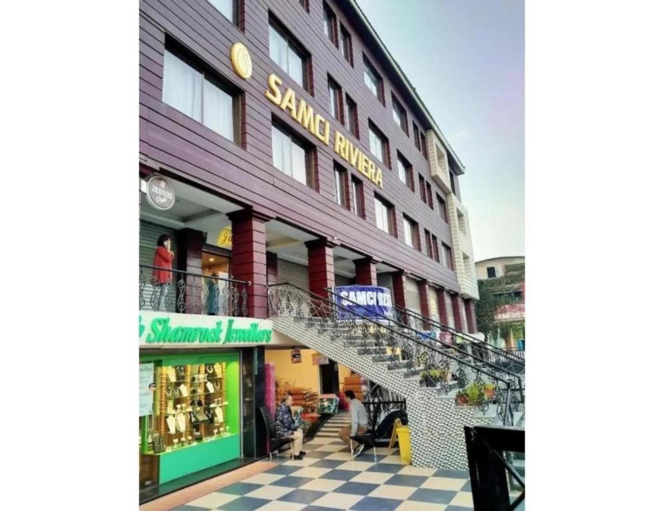 Samci Riviera, * Srinagar (Jammu and Kashmir)