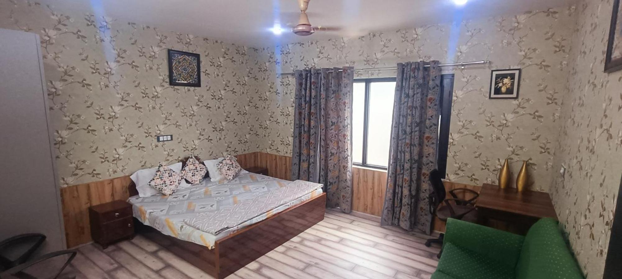Keviz Srinagar (Jammu and Kashmir)