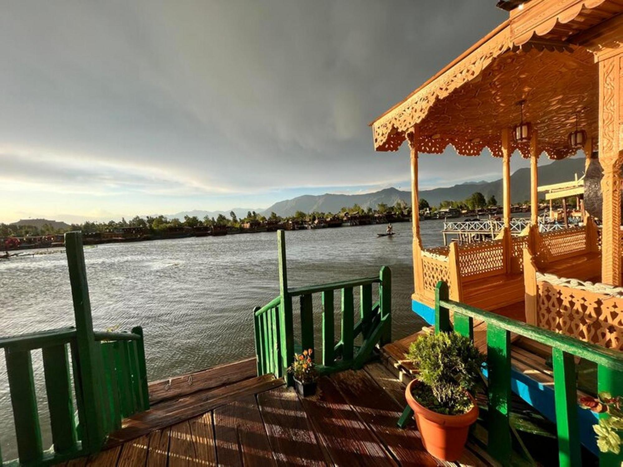 Floating Luxury Group Of Houseboats
