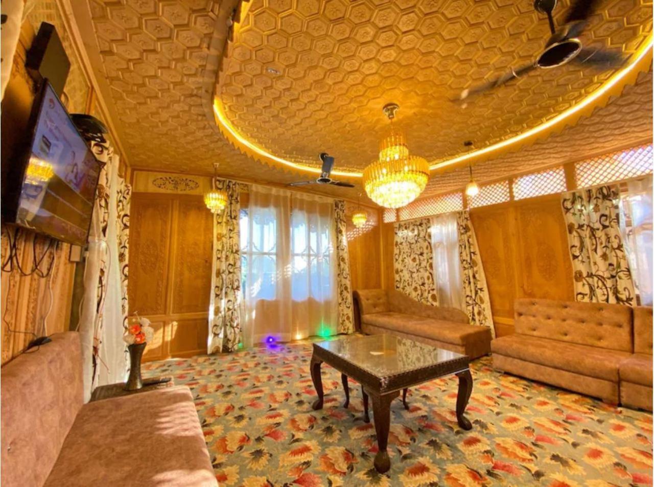 Floating Luxury Group Of Houseboats Botel Srinagar (Jammu and Kashmir)