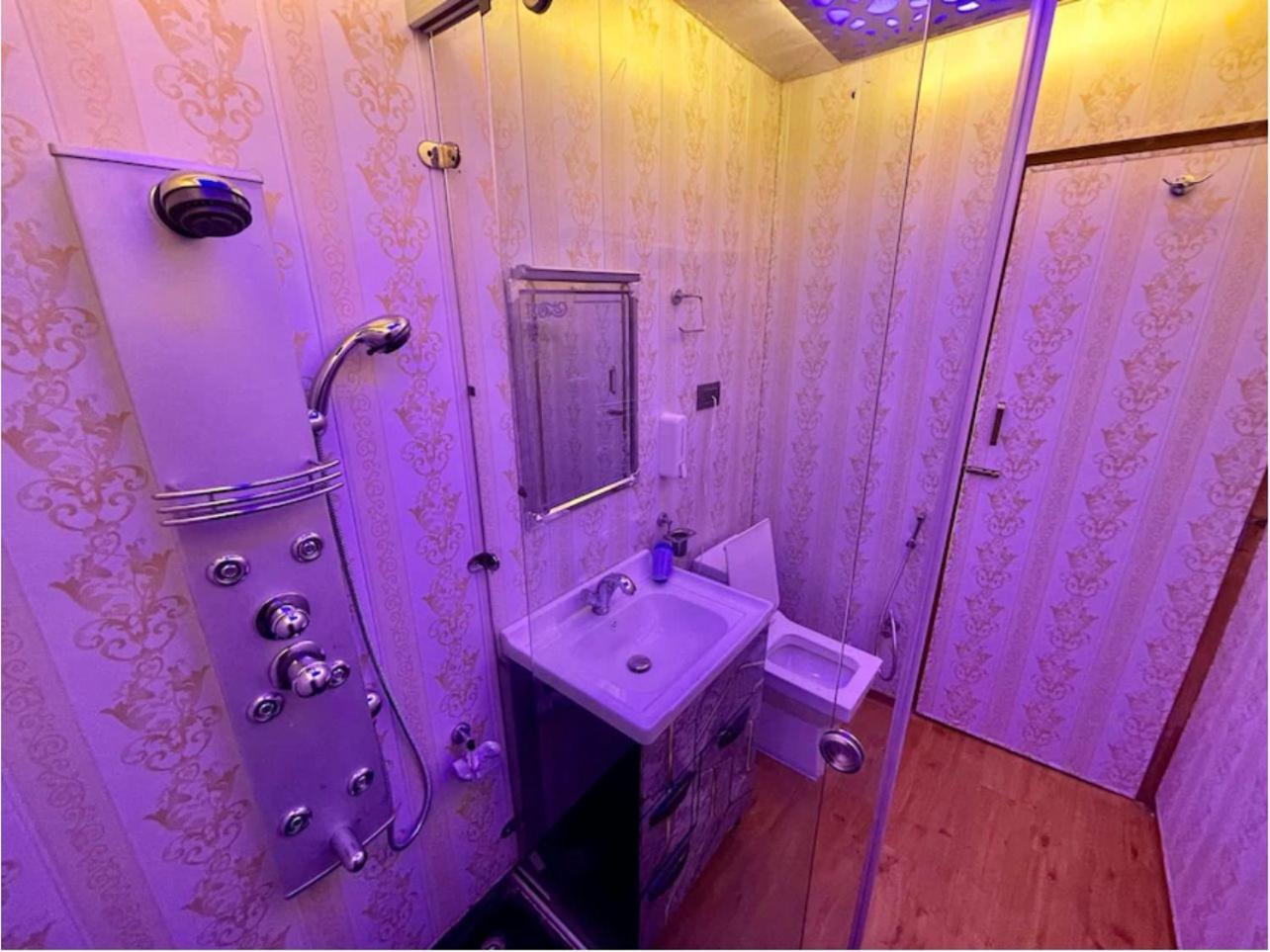 Floating Luxury Group Of Houseboats Botel 4*