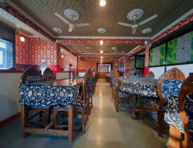 Darussalam Restaurant And Srinagar (Jammu and Kashmir)