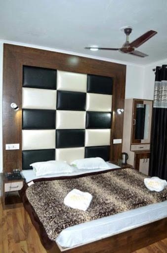 Hotel Royal Velvet Srinagar (Jammu and Kashmir)