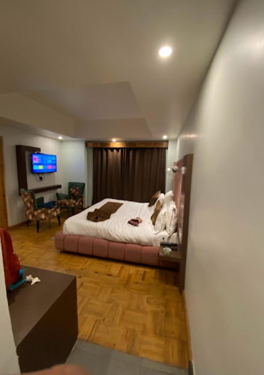 Grand Mir International, 5*