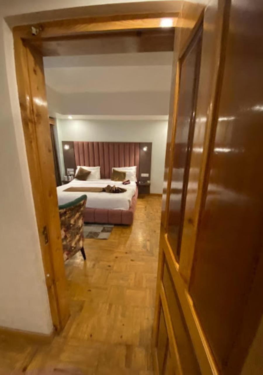 Hotel Grand Mir International, Srinagar (Jammu and Kashmir)