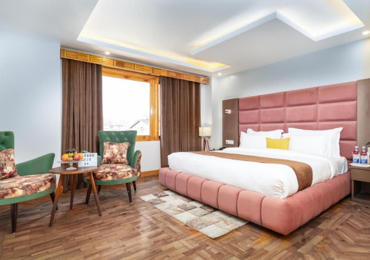 Grand Mir International, Hotel 5*