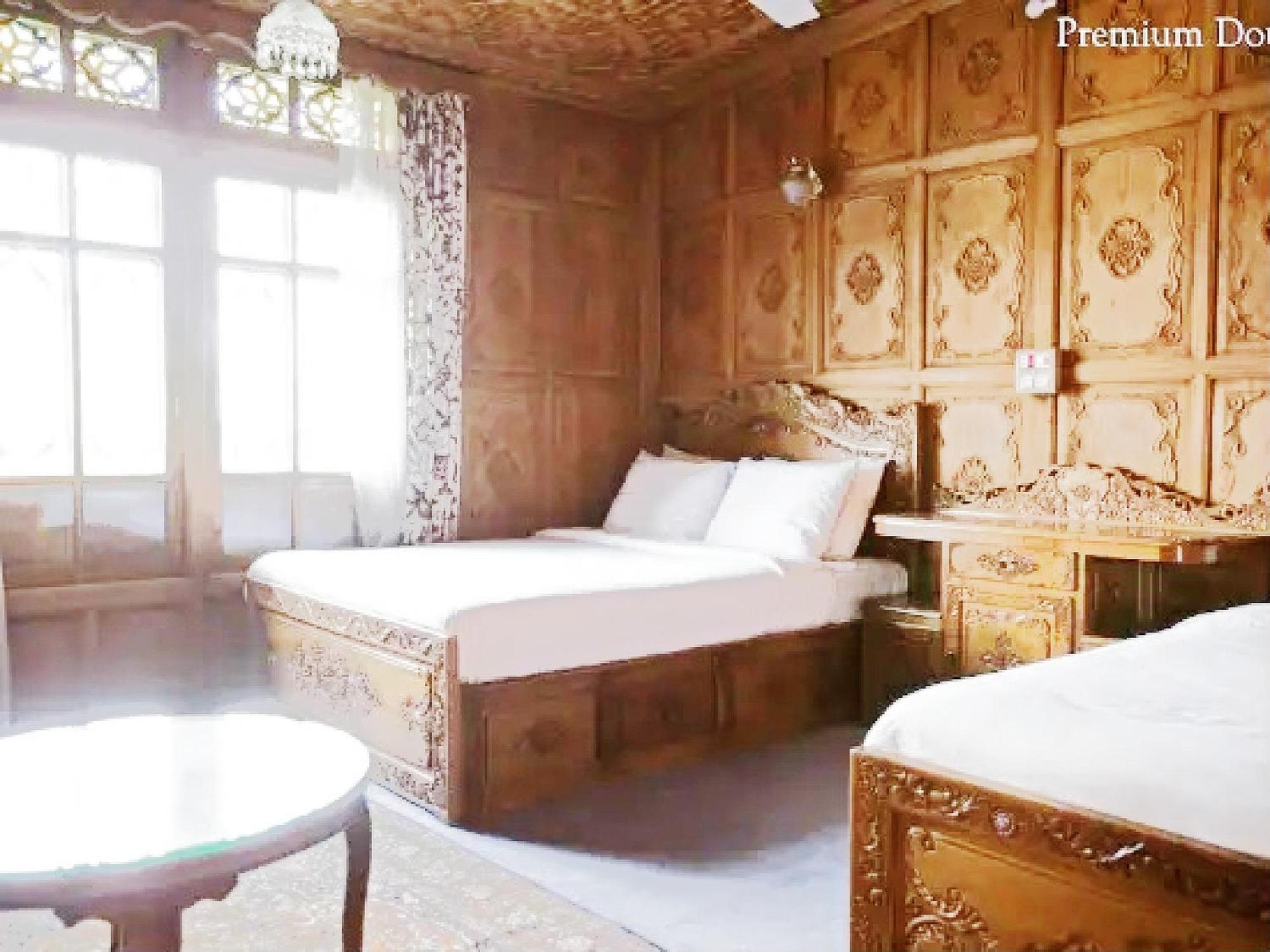 Mascot Houseboats 5*