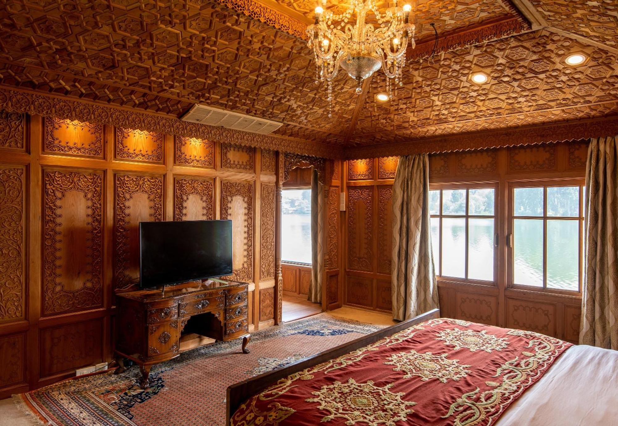 Mascot Houseboats Botel Srinagar (Jammu and Kashmir)