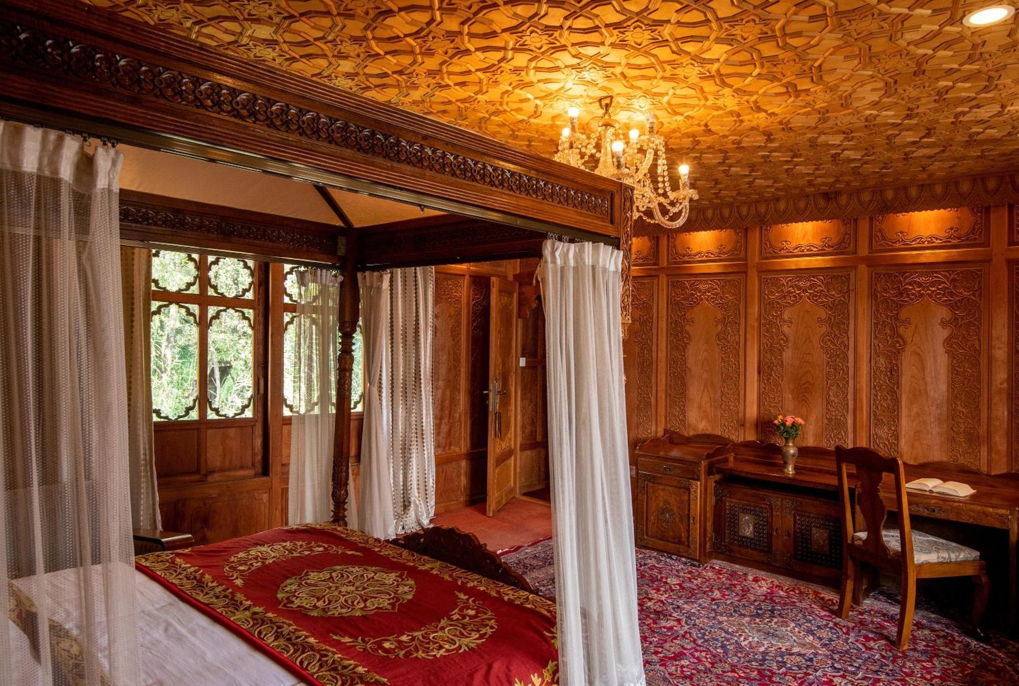 Botel Mascot Houseboats Srinagar (Jammu and Kashmir)