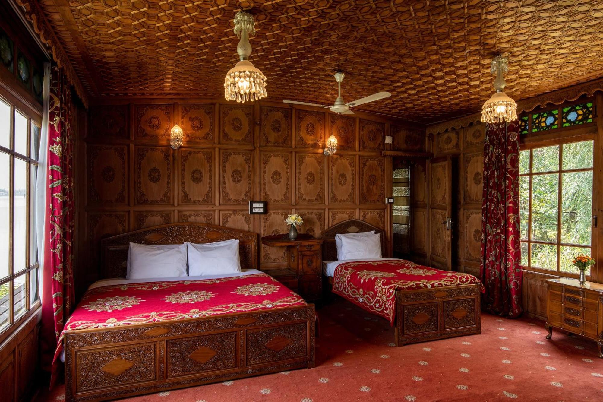Mascot Houseboats Botel Srinagar (Jammu and Kashmir)