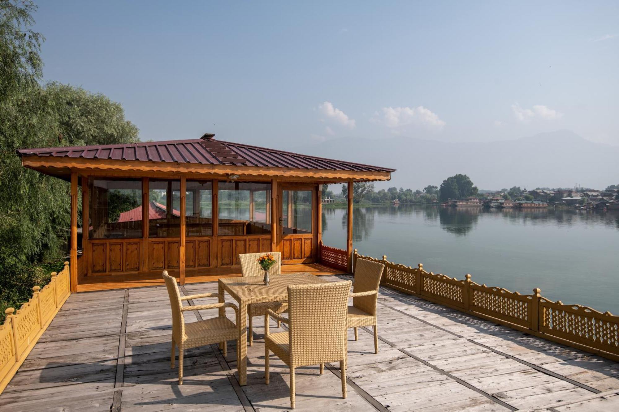 Mascot Houseboats 5*