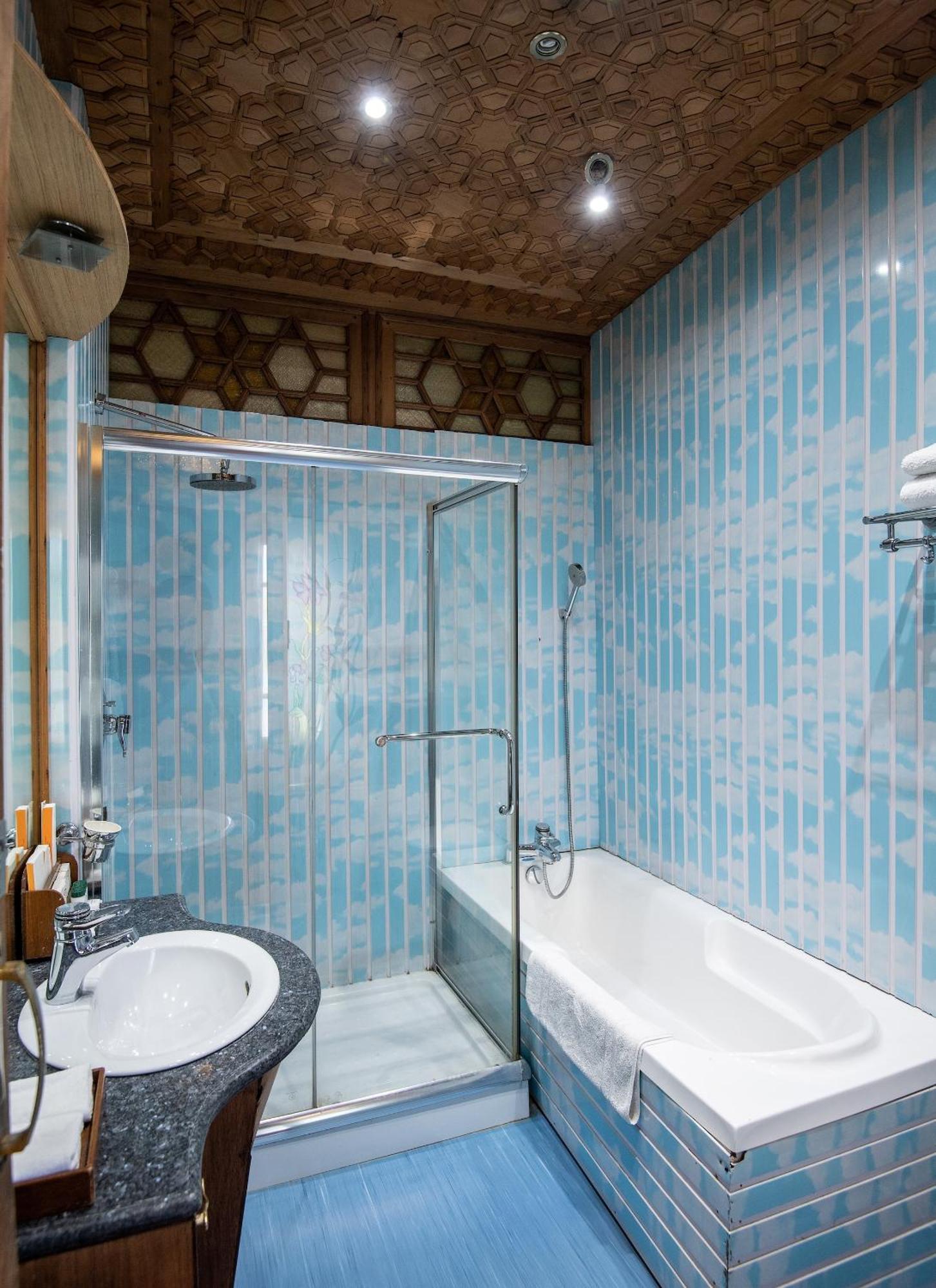 Mascot Houseboats 5* Srinagar (Jammu and Kashmir)