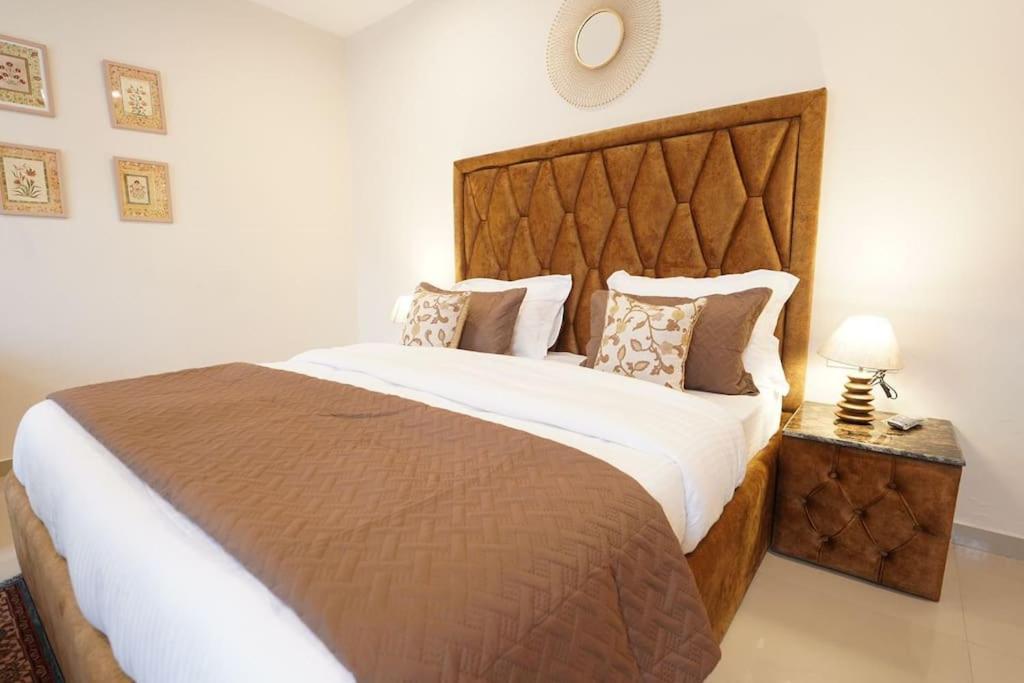 Apartment Walisons Spirea 3 Bhk B1