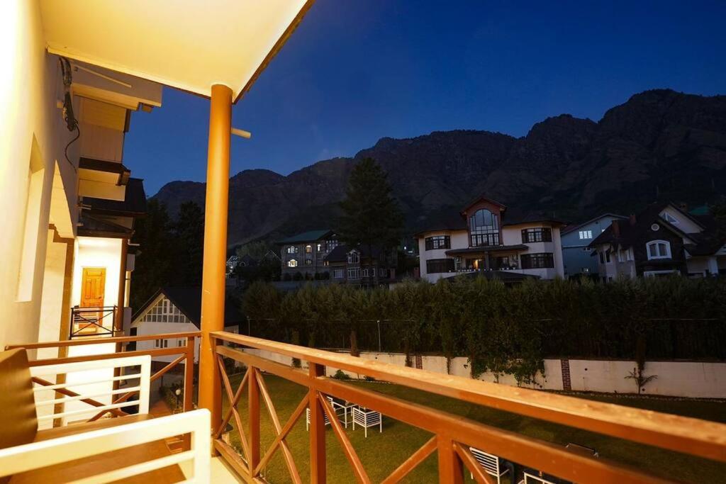 Apartment Walisons Spirea 3 Bhk B1 *