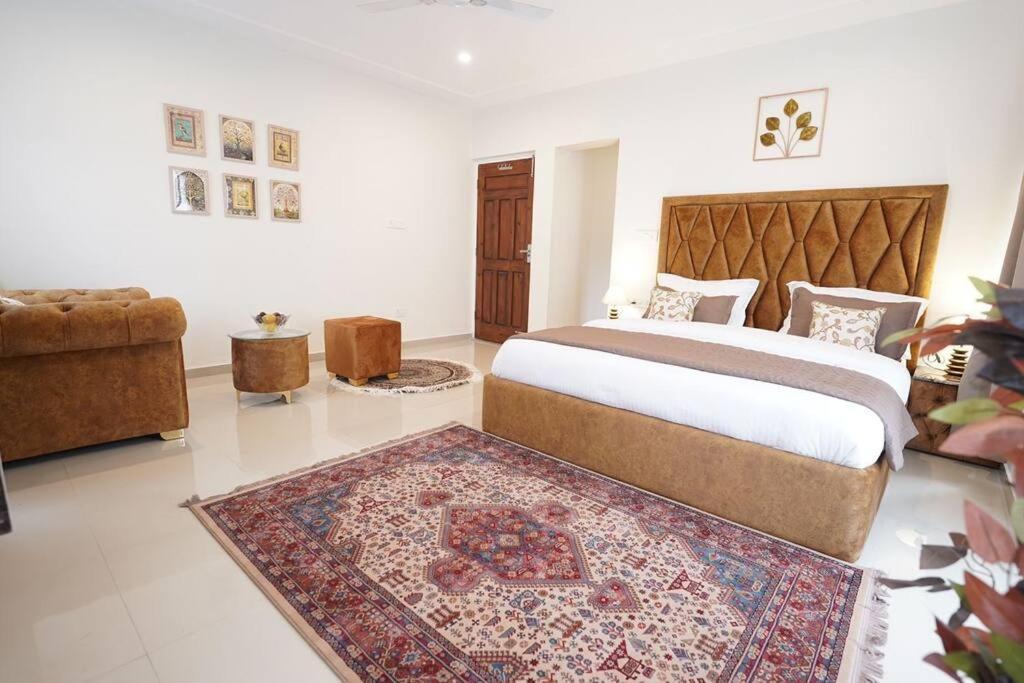 Apartment Walisons Spirea 3 Bhk B1 *