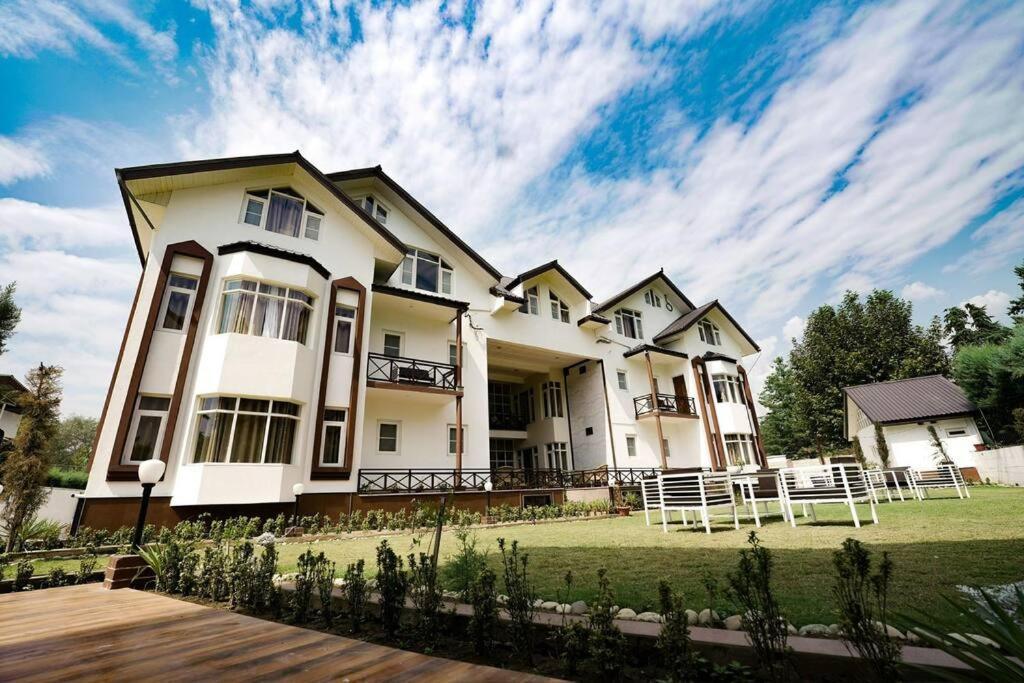Walisons Spirea 3 Bhk B1 *