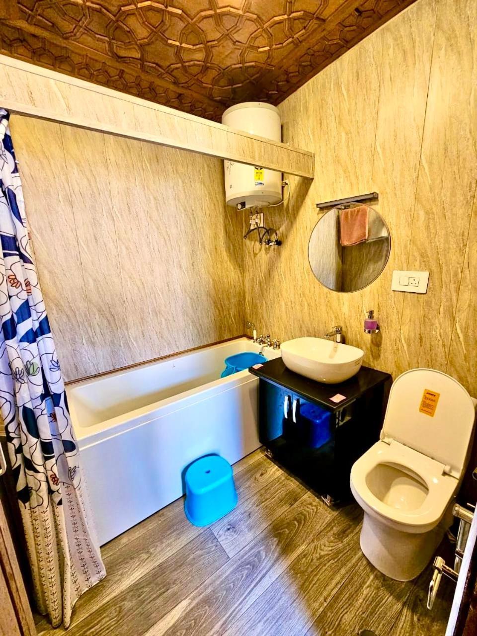 The Heritage Group Of Houseboats Hotel Srinagar (Jammu and Kashmir)