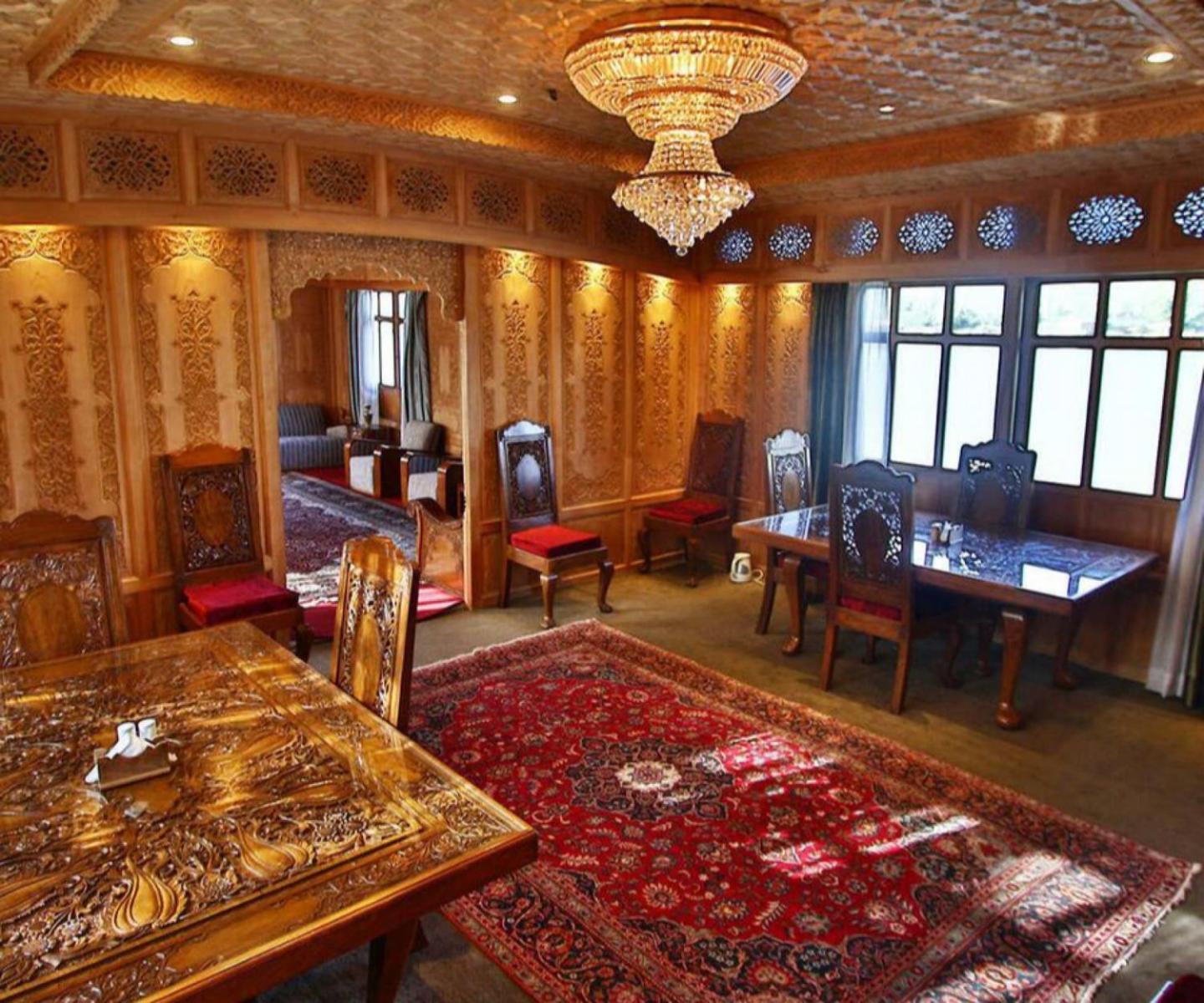 The Heritage Group Of Houseboats