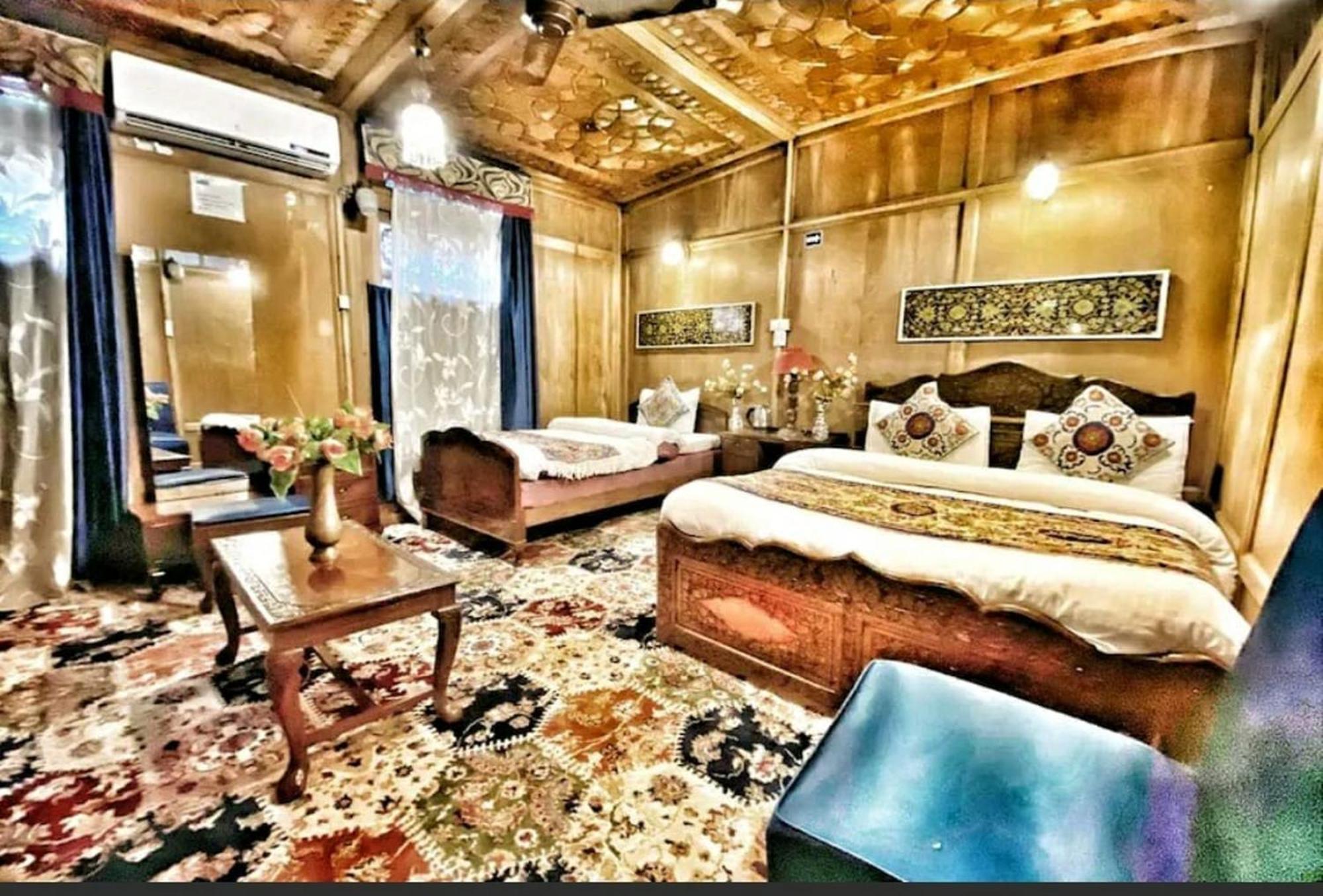 Hotel The Heritage Group Of Houseboats