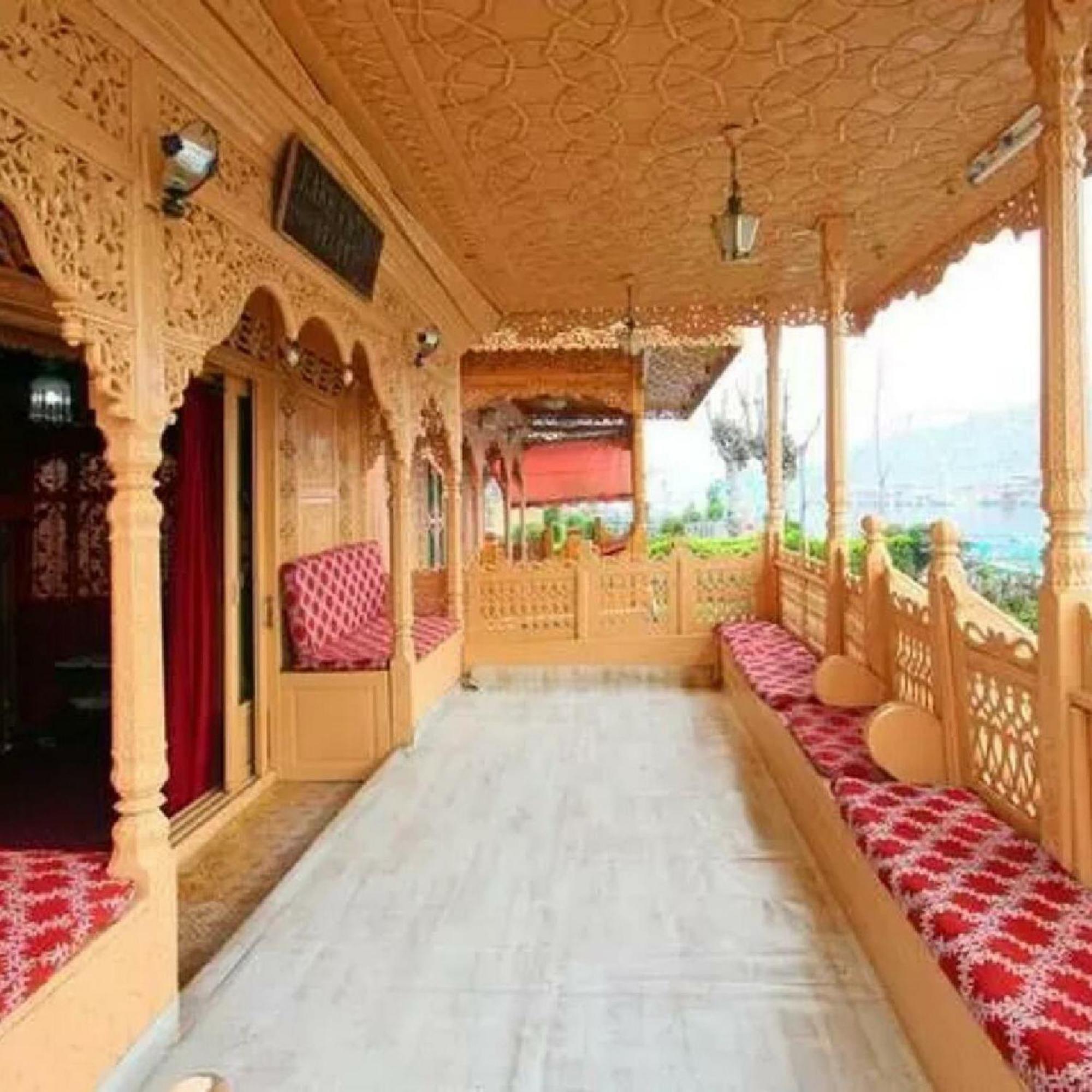 The Heritage Group Of Houseboats Hotel
