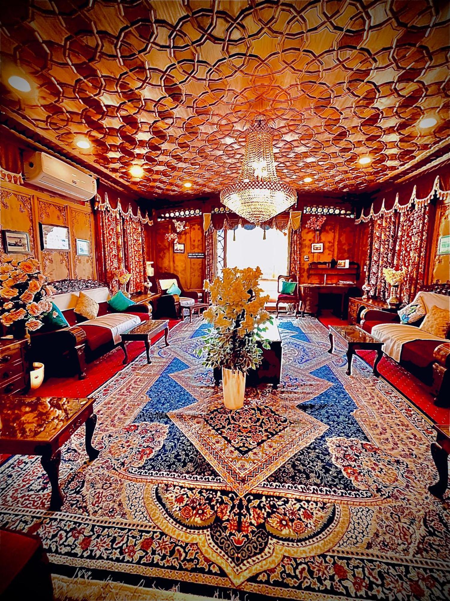 Hotel Crown Of India Group Of Houseboats Srinagar (Jammu and Kashmir)
