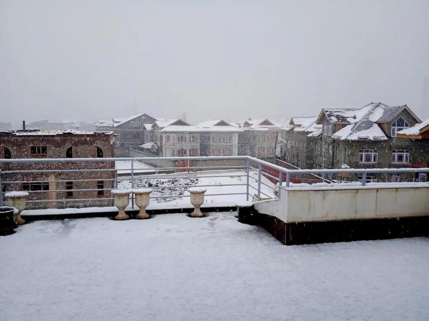 Villa Snow White Srinagar (Jammu and Kashmir)