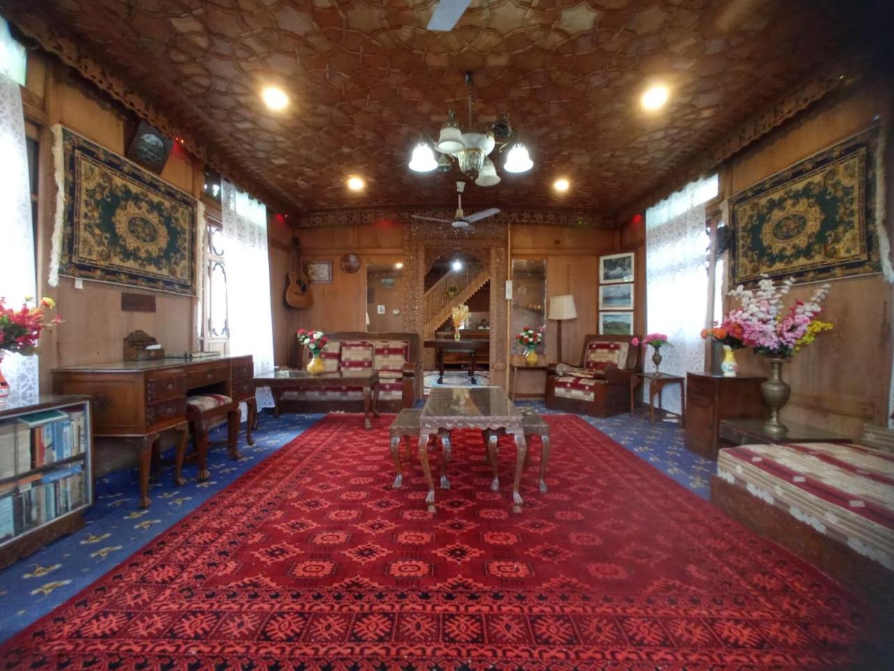 Snowgoose Group Of Houseboats Botel 3*