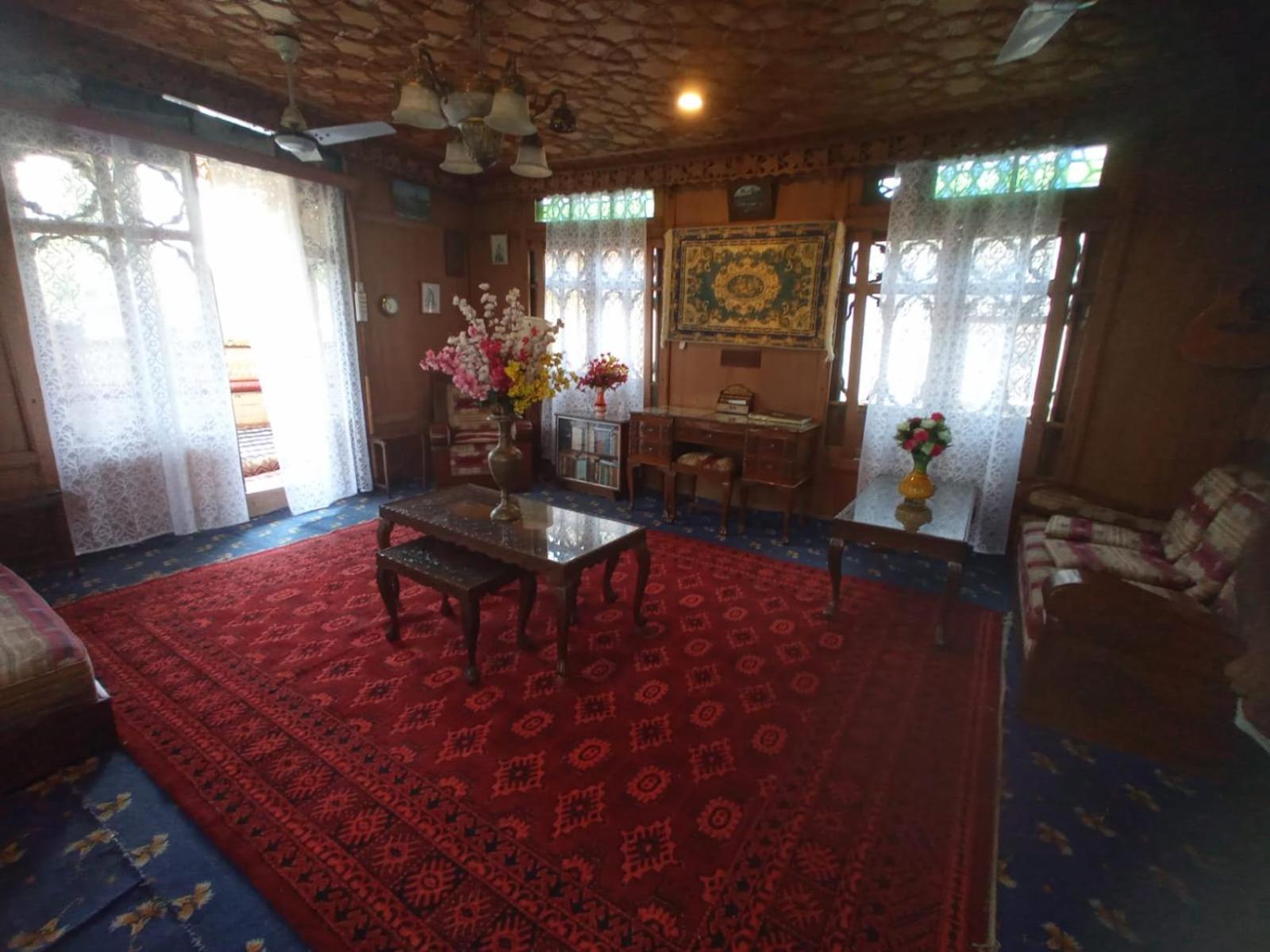 Botel Snowgoose Group Of Houseboats 3*