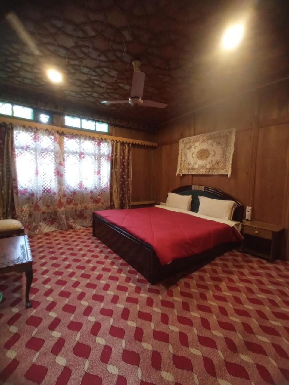 Botel Snowgoose Group Of Houseboats Srinagar (Jammu and Kashmir)