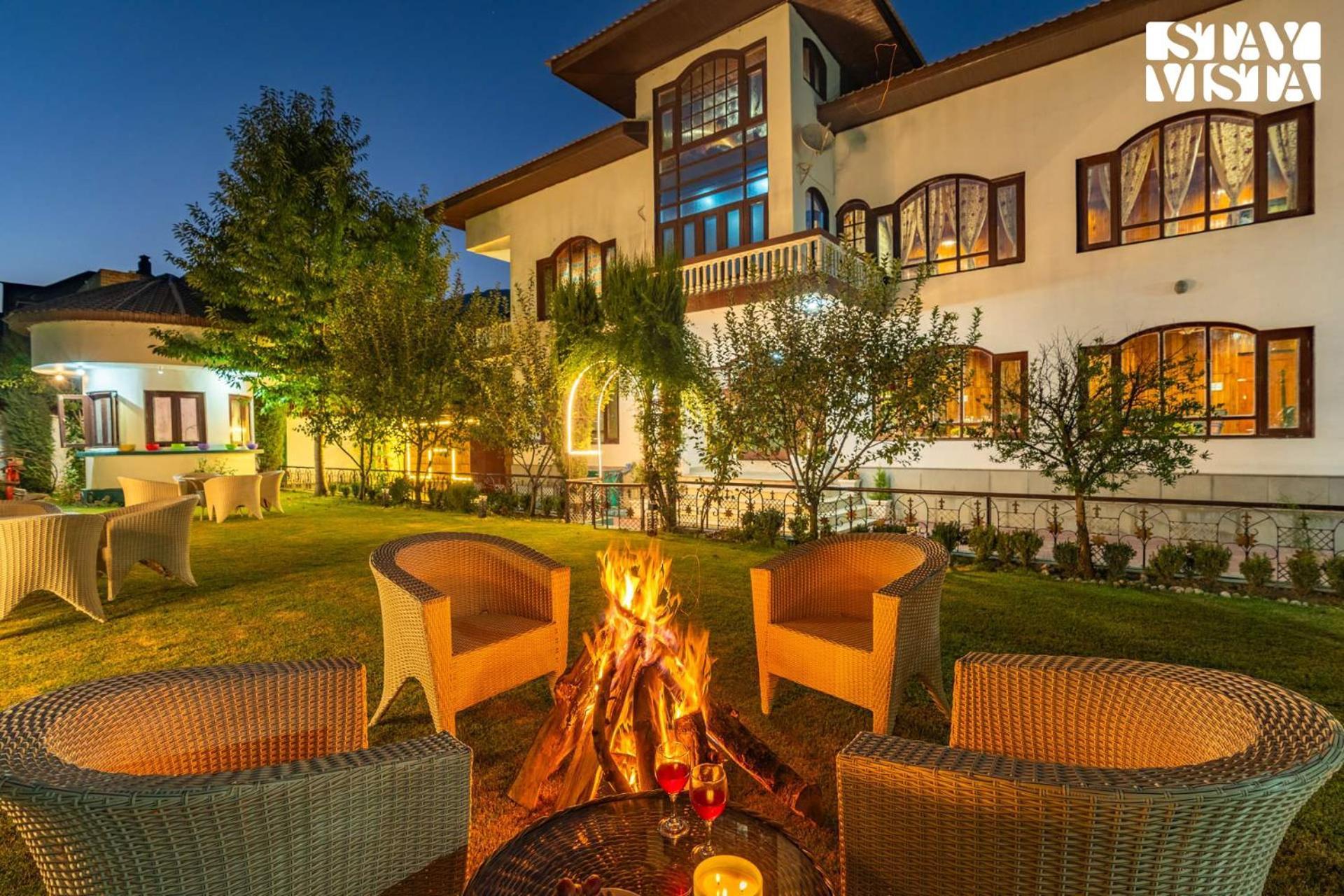 Stayvista At Wooden Arches With Lawn, Jacuzzi & Bbq Villa