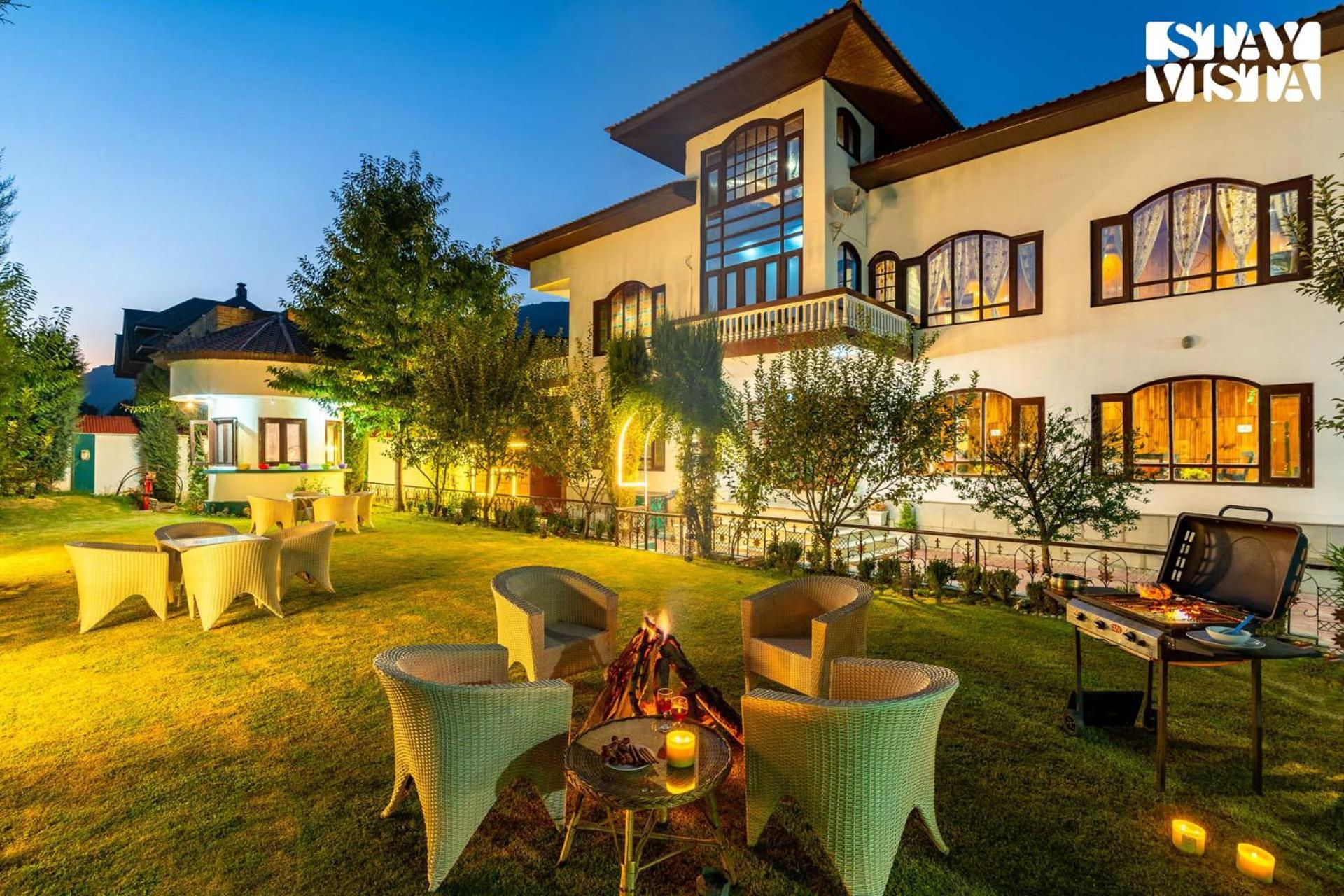 Villa Stayvista At Wooden Arches With Lawn, Jacuzzi & Bbq