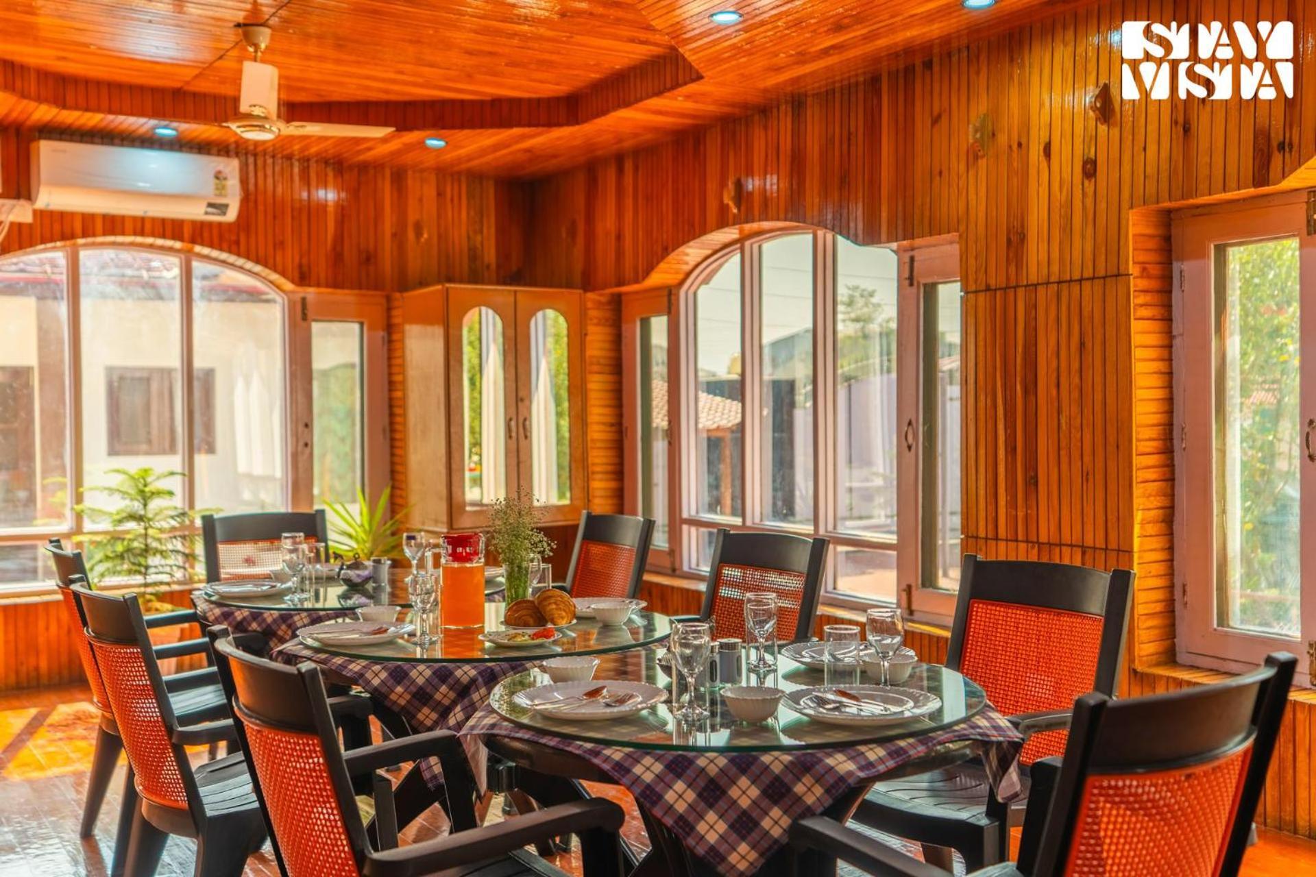 Villa Stayvista At Wooden Arches With Lawn, Jacuzzi & Bbq *