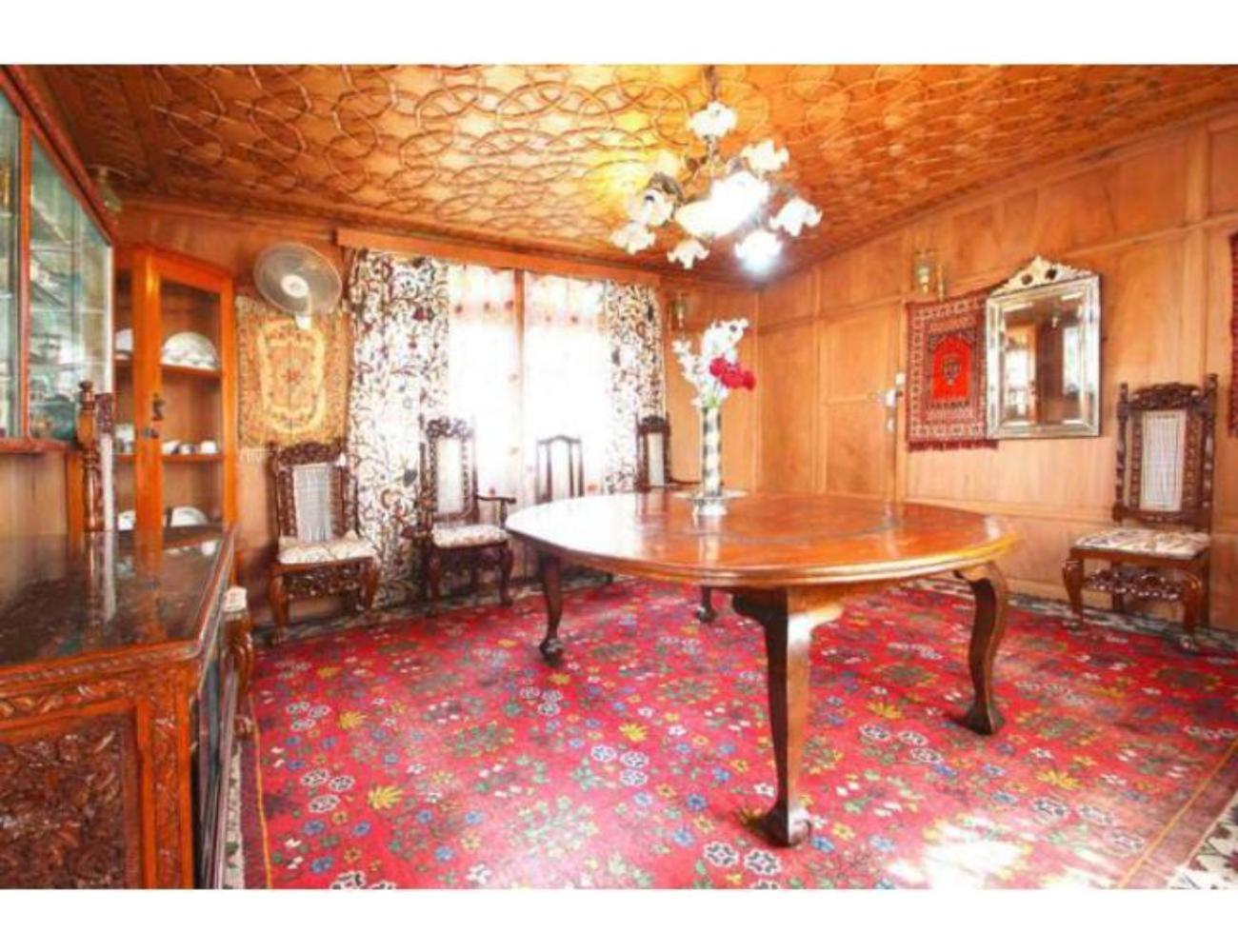 Homestay Taj Palace Houseboat, Srinagar (Jammu and Kashmir)