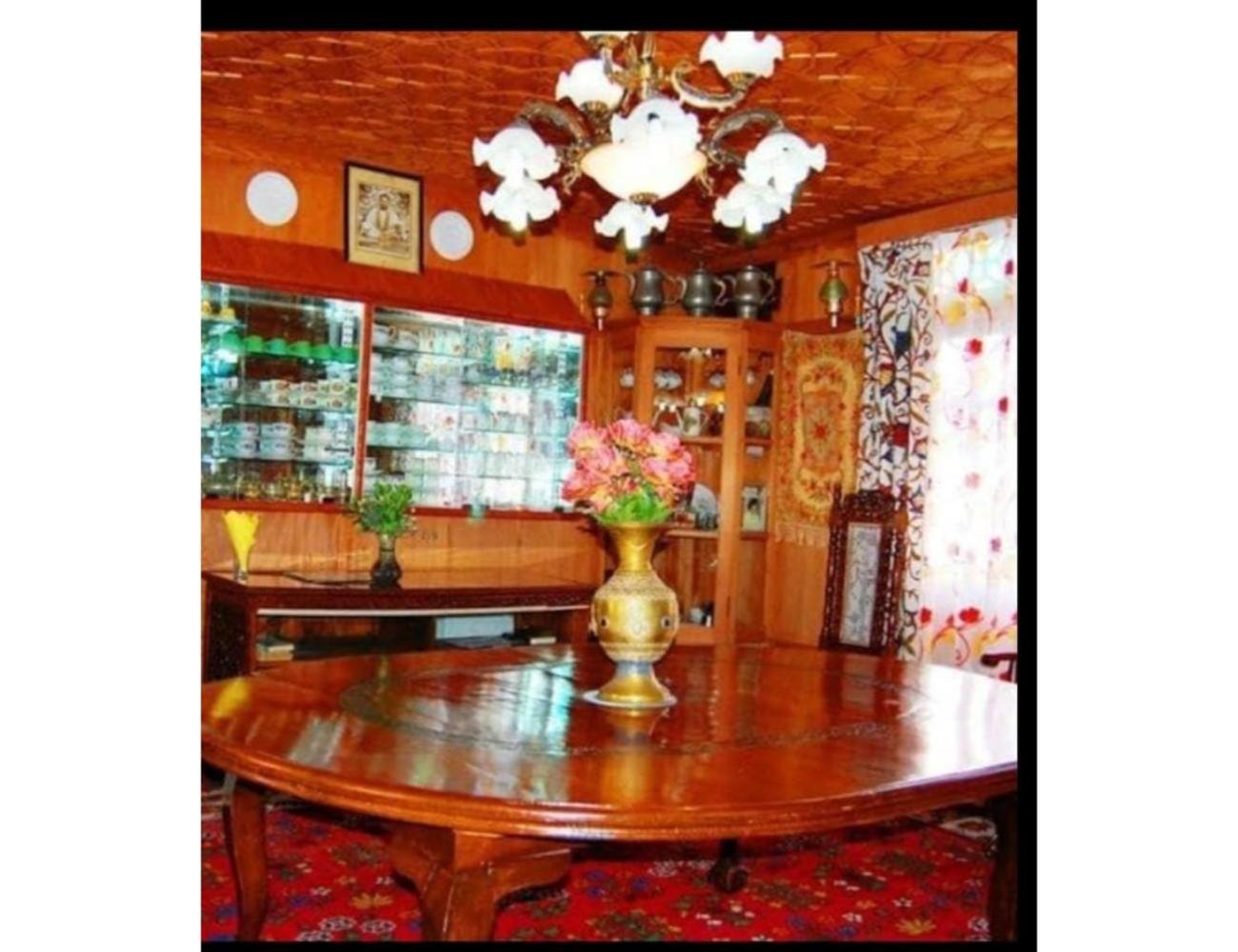 Taj Palace Houseboat, Homestay Srinagar (Jammu and Kashmir)
