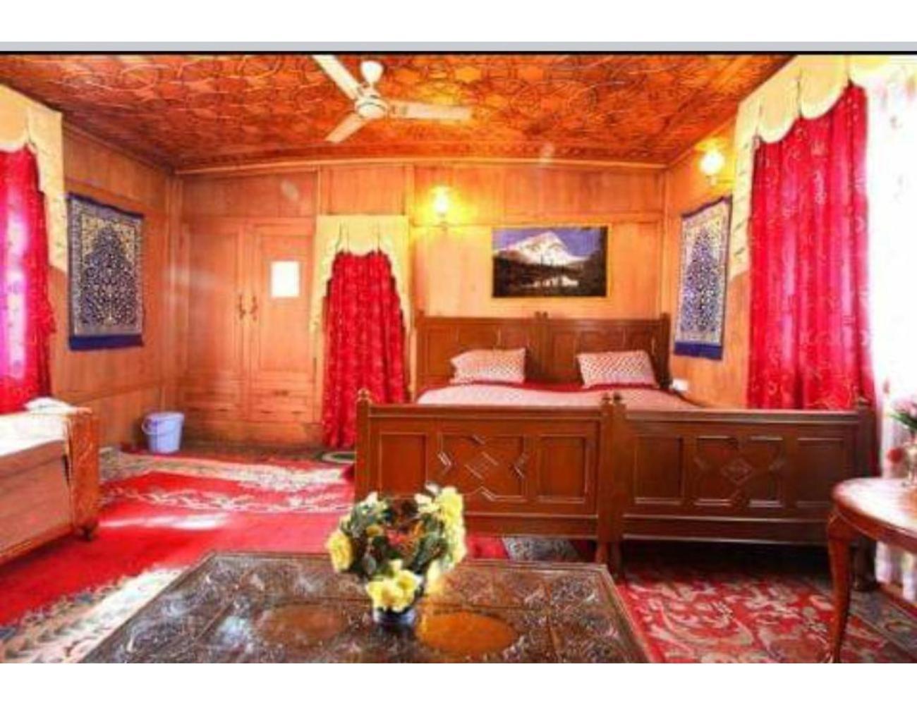 Homestay Taj Palace Houseboat,