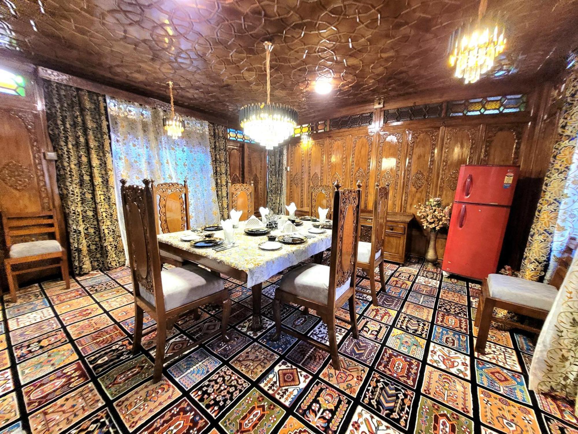 Aziz Group Of Houseboats Botel Srinagar (Jammu and Kashmir)