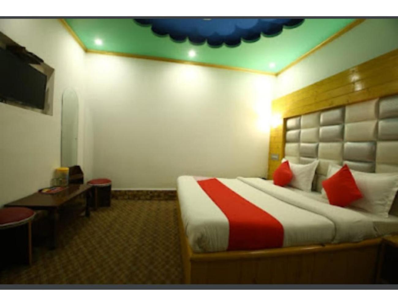 Homestay Grand , *