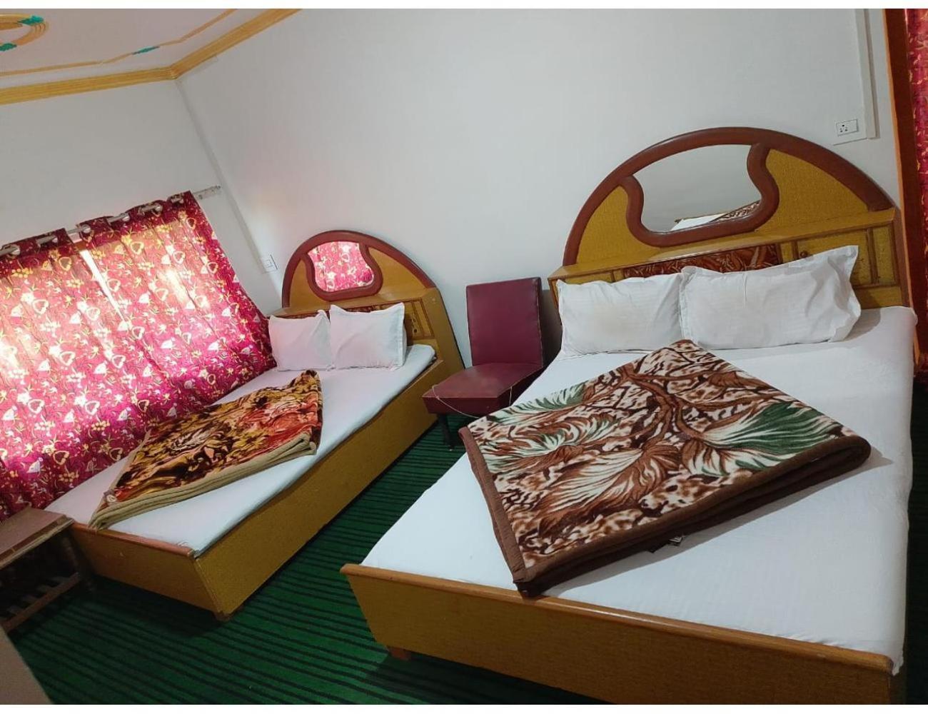 Homestay Gulzar Palace, *