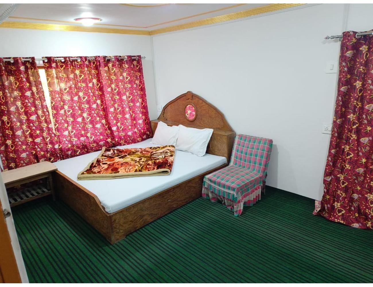 Homestay Gulzar Palace, *