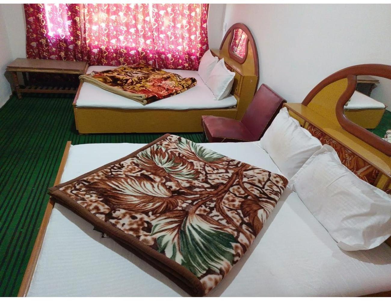 Gulzar Palace, Srinagar (Jammu and Kashmir)