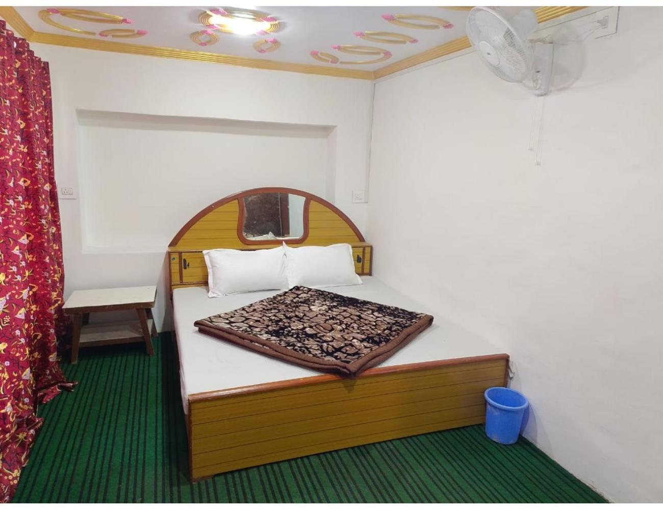 Gulzar Palace,