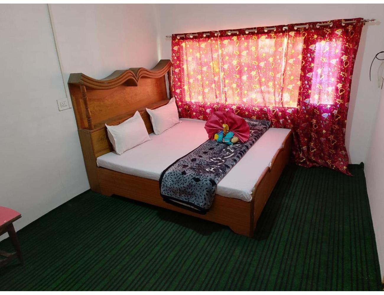 Homestay Gulzar Palace, *