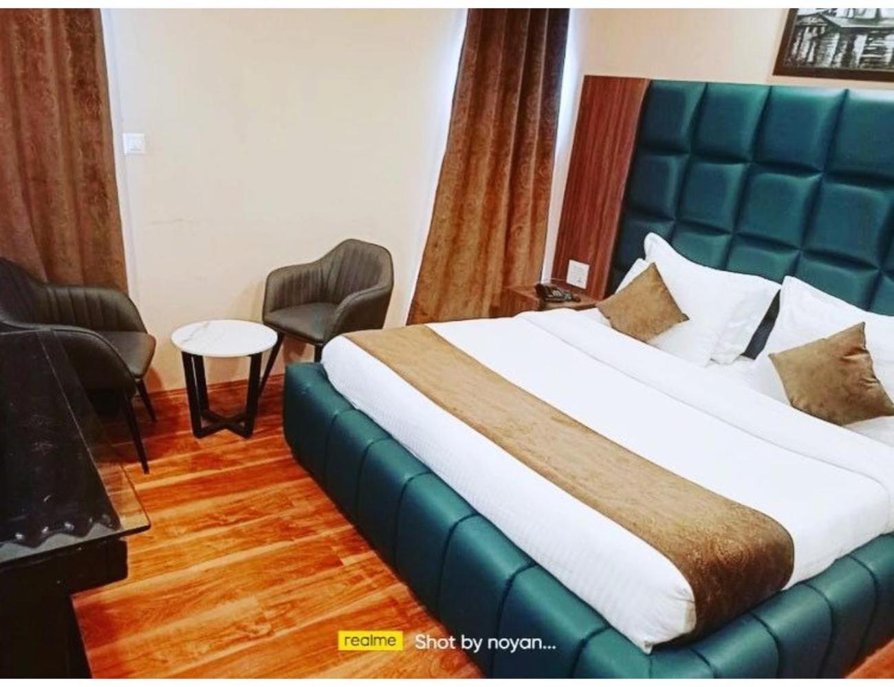 Homestay Mehtab Palace, *