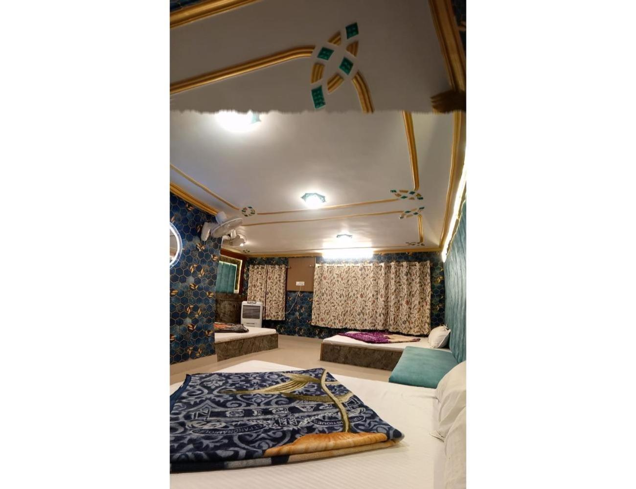 Rooma * Srinagar (Jammu and Kashmir)