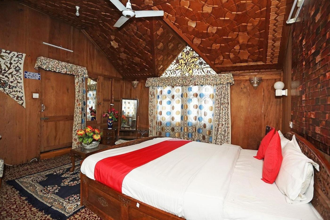 Hotel Swift Houseboats Srinagar (Jammu and Kashmir)