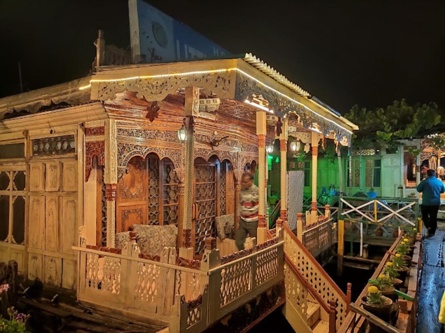 Aliflaila Laila Group Of Houseboats , 3*