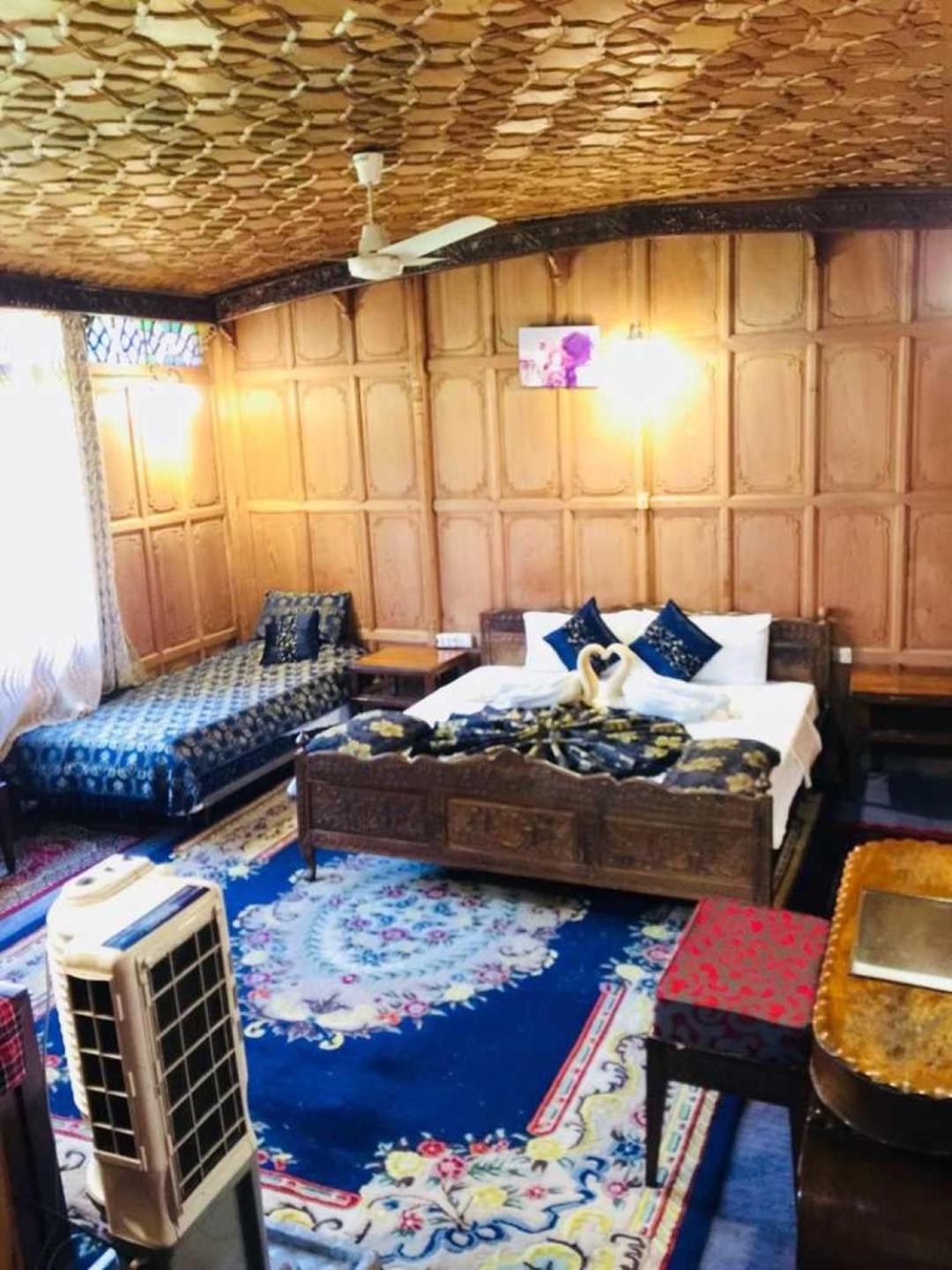 Aliflaila Laila Group Of Houseboats , Hotel 3*