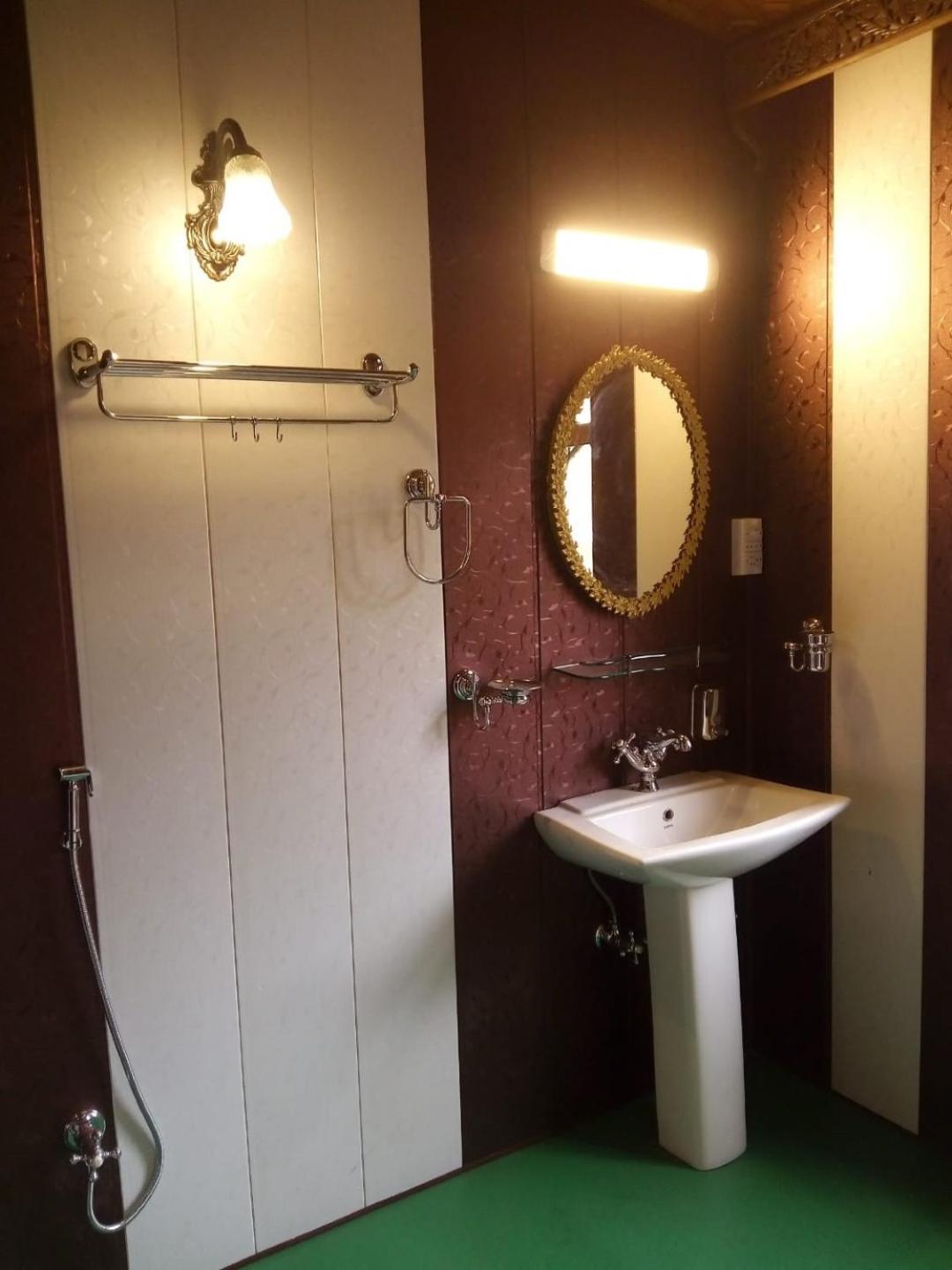 Hotel Aliflaila Laila Group Of Houseboats , 3*